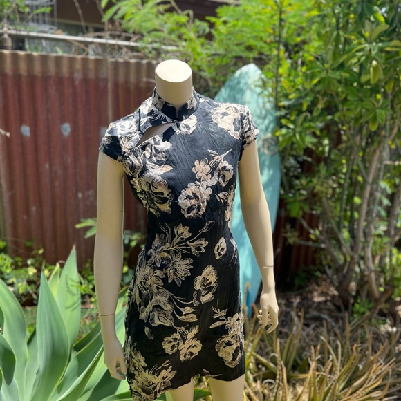 Vintage Guess Collection Black and Cream Floral Short Sleeve Dress - Picture 2 of 10